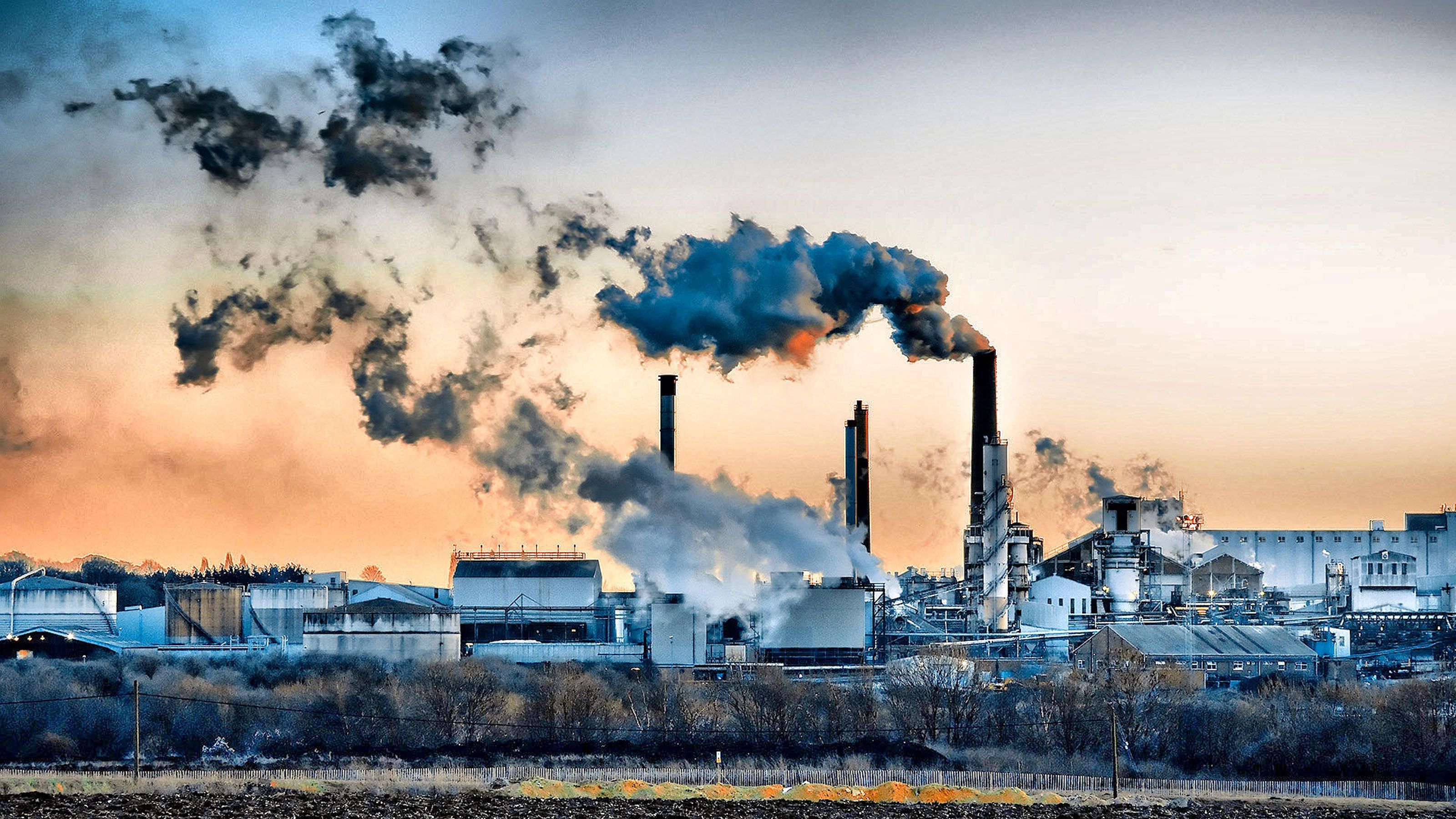 Какой вред экологии наносят промышленные предприятия. Загрязнение воздуха. Природа и заводы. Завод экология. Промышленность загрязнение.